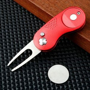 Outil de réparation de divots en aluminium avec logo, type couteau à lame escamotable, fourche à gazon avec marqueur de balle de golf détachable, cadeaux promotionnels personnalisés - Product Image 4