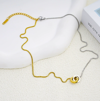 Collier pendentif cercle entrelacé en acier inoxydable plaqué or 18 carats avec chaîne maille forçat, colliers délicats pour femmes et couples, anniversaire