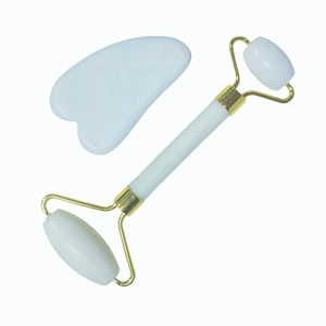 Kit de massage complet en jade Xiuyan blanc avec rouleau double extrémité et plaque Guasha en forme de cœur pour les soins quotidiens du visage et du corps - Product Image 6