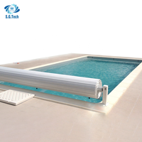 Simplifiez la sécurité avec la couverture automatique électrique pour piscine d'extérieur de Water Crown, fabriquée en matériau PC robuste pour diverses piscines.