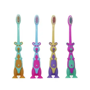 新设计袋鼠形手柄儿童牙刷彩色橡胶塑料牙刷质量好易握