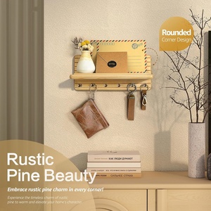 Porte-clés mural en bois de pin de 11 pouces avec 6 crochets et étagère flottante - Solution de décoration intérieure chic et fonctionnelle (Bois naturel) - Product Image 3
