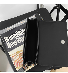 Borsa in pelle all'ingrosso borsa <span class=keywords><strong>Messenger</strong></span> di marca personalizzata alla moda stile britannico a tracolla borsa per telefono a vendita calda PU per le donne e gli uomini neri - Product Image 4