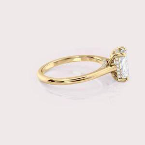 Anillo de Compromiso Solitario con Diamante de Corte Esmeralda Cultivado en Laboratorio en Oro Amarillo de 14K - Product Image 4