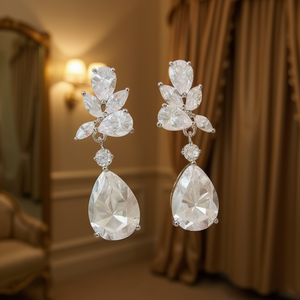 Boucles d'oreilles élégantes en cristal blanc et or, forme de fleur, plaqué rhodium, argent 925, bijoux romantiques pour femmes, mariage - Product Image 2