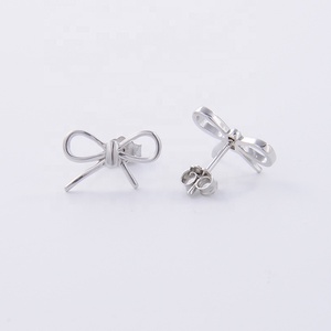 Boucles d'oreilles personnalisées en argent sterling 925 avec un ours et un nœud, unisexe - Product Image 5