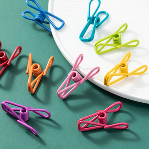 Pinzas para ropa, clips de secado, hierro recubierto de plástico, a prueba de viento, fijación fuerte para calcetines y ropa, color aleatorio, 200 unidades, caja de cartón - Product Image 1