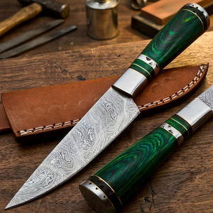Cuchillo de caza de acero de Damasco con punta de gota, mango de madera verde y diseño de espiga completa - Product Image 4