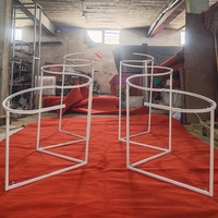 Arche de toile de fond élégante en métal blanc de qualité supérieure, forme ondulée, pour mariages et cérémonies de remise des diplômes – Fournisseur direct usine