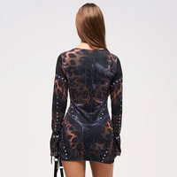 Robe Wenshuo à imprimé léopard et cloutée, mini-robe à manches longues, logo personnalisé, coupe ajustée élégante, vente en gros, directement de l'usine