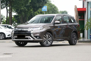 <span class=keywords><strong>Mitsubishi</strong></span> <span class=keywords><strong>Outlander</strong></span> <span class=keywords><strong>2023</strong></span> d'occasion, automatique, 5 places, petit SUV, essence, voiture d'occasion - Product Image 2