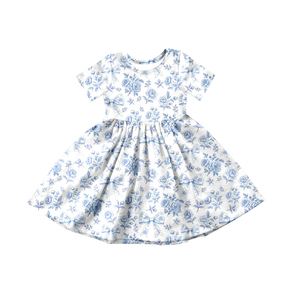 Vestido Transpirable de Verano para Niña, Modelo GSD3569, Personalizado, con Estampado de Flores Azules, Manga Corta, Hasta la Rodilla, Venta al por Mayor - Product Image 1