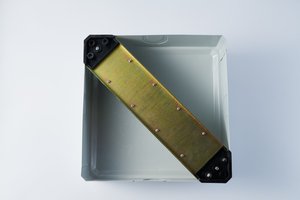JUNW Promotion : Grilles de dérivation en tôle pour câbles en cuivre 4x70 mm², 4x150 mm² et 4x240 mm² - Product Image 2