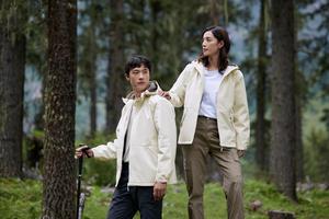 Chaqueta de mujer Unisex de una sola capa de camello duradero transpirable suave de alta calidad con buena solidez del color al viento y al agua - Product Image 5