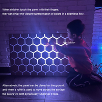 Panneau mural sensoriel interactif LED en nid d'abeille à activation tactile pour salle de thérapie autistique