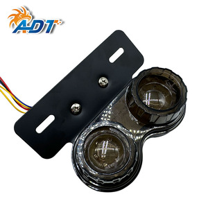 Feu arrière intégré pour moto avec support de plaque d'immatriculation - Product Image 3