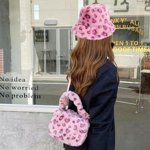 Vente chaude hiver fourrure seau moelleux correspondant <span class=keywords><strong>N</strong></span> et <span class=keywords><strong>Y</strong></span> sac femmes chapeau et sac à main ensemble - Product Image 2