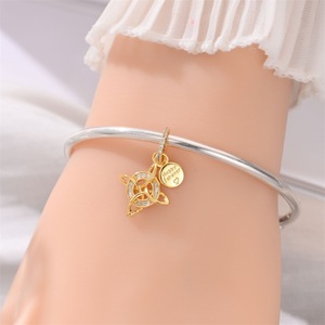 Colgante de pulsera de cobre chapado en oro, con temática de animales e insectos, un estilo popular de joyería y accesorios de moda. - Product Image 4