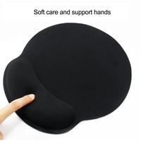 Alas Mouse Ergonomis Hitam dengan Sandaran Pergelangan Tangan, Alas Karet Anti Selip, Logo Anime Kustom, untuk Penggunaan di Rumah dan Kantor