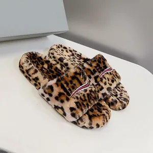 Nouvelles sandales <span class=keywords><strong>d</strong></span>'hiver chaudes pour femmes 2026, à bout ouvert, plateforme, style pantoufle, avec broderie et fourrure, pour femmes - Product Image 2