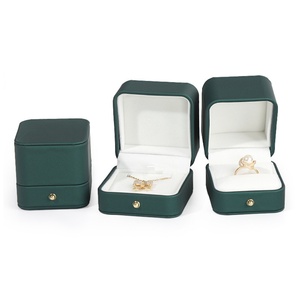 Boîte à bijoux de luxe en cuir PU vert avec bouton-pression, boîtes d'emballage pour bagues et boucles d'oreilles, logo personnalisé - Product Image 2