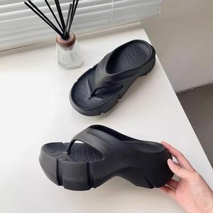 2025 Summer Women's Elevator Platform <b>Flip</b>-<b>flops</b> for Petite Girls Sporty Style EVA One-piece High-heel Sandals for <b>Beach</b>&Seaside - Product Image 3