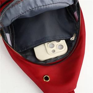 Bolso de pecho minimalista para mujer, resistente al agua, con patrón de diamantes morados, bandolera para uso diario - Product Image 2