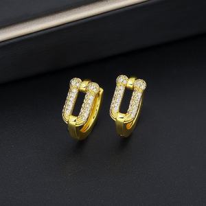 ต่างหูห่วงชุบทองคำแฟชั่นสั่งทำจาก JXX Wholesale ประดับเพชรซิร์คอนทรงเรขาคณิตทันสมัย ทำจากทองเหลือง เหมาะสำหรับเป็นของขวัญสำหรับผู้หญิง - Product Image 4