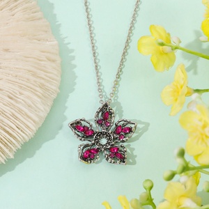 Sıcak Satış Vintage Erkekler İçin Çiçek Yiyen Ağız Halkası Kolye Ucu Kişiselleştirilmiş Alaşımlı Set Elmaslar - Product Image 4