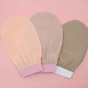 Отшелушивающая перчатка для ухода за кожей лица и тела