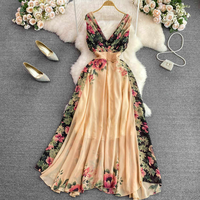 Vente en gros d'été rouge fleur imprimée robe trapèze pour dames décontracté sans manches plissé col en V Maxi robes en mousseline de soie