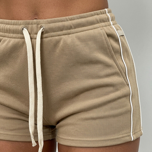 Ensemble de survêtement 2 pièces kaki tendance 2026 pour femme : sweat à capuche court zippé et short avec passepoil contrastant – Tenue athleisure de luxe - Product Image 5