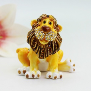 SHINNYGIFTS Scatola Decorativa con Statuetta Smaltata di Simba il Leone - Grazioso Ornamento da Scrivania per Casa e Ufficio - Product Image 1