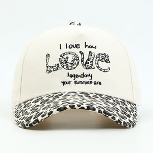 ओएम उच्च गुणवत्ता 5 पैनल स्नैपबैक कैप थोक टोन रंग तेंदुए प्रिंट कस्टम 5 पैनल कपास कढ़ाई बेसबॉल कैप - Product Image 2