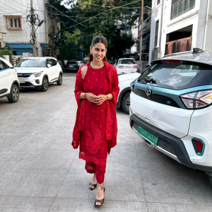 Conjunto de Salwar Kameez Pakistaní Rojo con Encaje Bordado, Ropa Étnica para Mujer, Atuendo Casual para Fiesta - Product Image 1