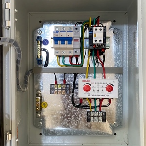 Commutateur <span class=keywords><strong>de</strong></span> transfert automatique 63A triphasé pour centre <span class=keywords><strong>de</strong></span> données, produits basse tension d'usine source, PDU avec interrupteur MCB, panneau métallique - Product Image 2