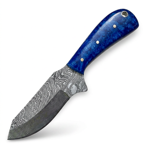 Couteau de camping artisanal en acier Damas, manche en résine bleu océan, lame fixe courbée - Product Image 1