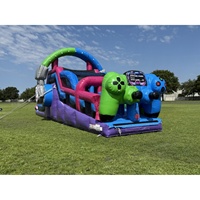 Wahana Permainan Inflatable Tema Game Langsung dari Pabrik, Kastil Bouncy Esport dengan Seluncuran Air untuk Bisnis Sewa Pesta