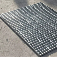 Grilles de couverture en acier de qualité supérieure et à prix abordable pour drainage d'eau et escaliers en acier dentelé, fabriquées en Chine