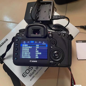 Máy ảnh DSLR chuyên nghiệp Canon EOS 5D Mark 3 cũ, nguyên bản, kèm pin và bộ sạc. - Product Image 1