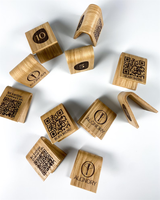 Support de menu en bois moderne, gravé sur mesure avec logo, code QR, écologique et naturel