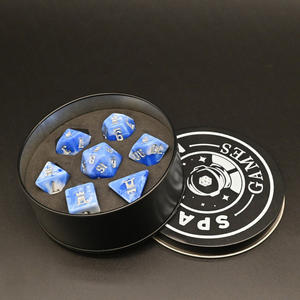 ชุดลูกเต๋าเรซิ่น DND 7 ชิ้น สำหรับเล่นเกมสวมบทบาท พร้อมโลโก้แบบกำหนดเอง และกล่องโลหะ - Product Image 1