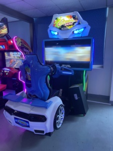 Machine de jeu de course automobile à monnayeur, machine d'arcade de course automobile, jeu de course automobile Cruising Blast - Product Image 1