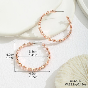 Boucles d'oreilles Huggie géométriques en alliage de zinc pour femme, bijoux fantaisie, design minimaliste irrégulier en forme de C, boucles d'oreilles tendance - Product Image 4