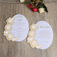 Menu de mariage élégant personnalisé avec design gratuit en acrylique blanc et or avec fleurs