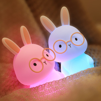 Lampe pour enfants en forme de lapin mignon, lampe de chevet pour bébé, lampe de nurserie RGB tactile, lampe de nuit en silicone à changement de couleur, petite lampe LED
