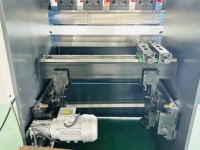 Presse plieuse hydraulique CNC entièrement automatique 40T 1200mm à prix abordable avec moteur pour le pliage de tôles et d'aluminium
