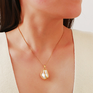 Collar de Acero Inoxidable y Titanio con Colgante de Perla de Imitación Barroca, Chapado en Oro de 18k, para Uso Diario - Product Image 2