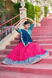 Conjunto de Lehenga Choli bordado tradicional para mujer con blusa a juego y ropa de fiesta de boda étnica de diseñador indio Dupatta - Product Image 4