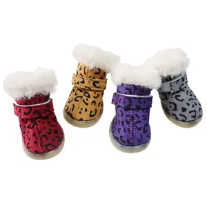 Grosir sepatu bot anjing kucing hewan peliharaan pelindung macan tutul hangat mode musim dingin dengan tali